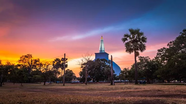 depositphotos_165335374-stock-photo-anuradhapura-mahatupa-or-ruwanweliseya-big